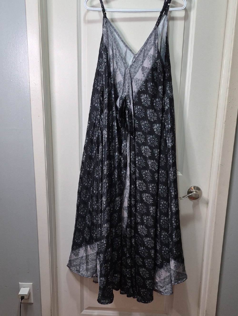 Black‎ Floral Maxi Dress with V-Neck